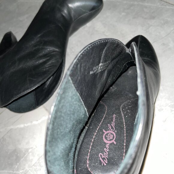 Born Crown Black Genuine Leather Ankle Booties Mid Heel Women's 6.5 - Picture 3 of 9